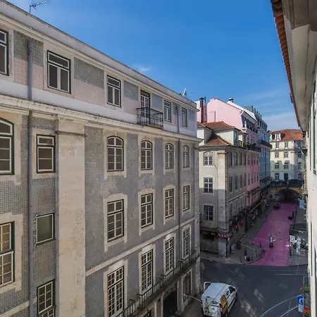 Central Lisbon Flat By Pink St-3